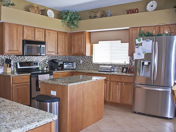 Large Kitchen with Island