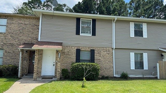 1st image of 15241 Parkwood Dr N