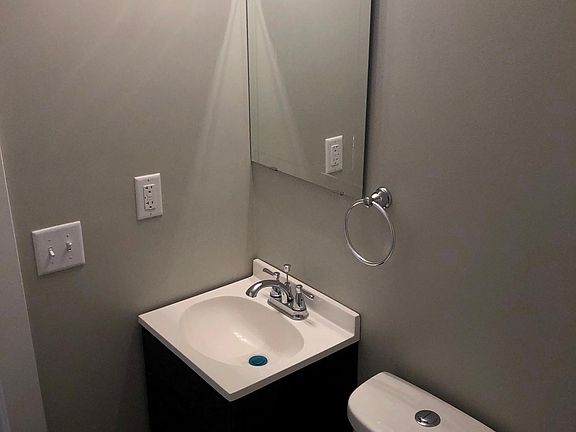 5th image of 909 W Washington Blvd #905