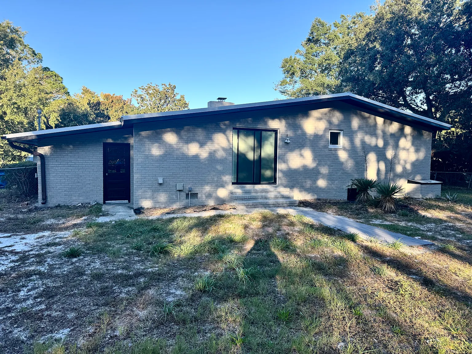 3 bed, 1.5 bath, 1613 sqft, $2,295 — Photo 4