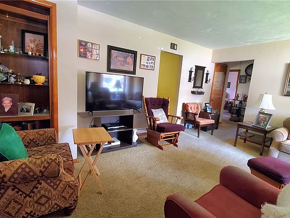3rd image of 2032 S Manor Dr