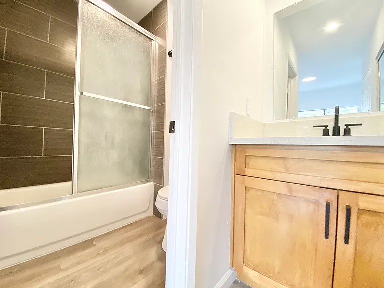 1240 S Bronson Ave #9 — Photo 10