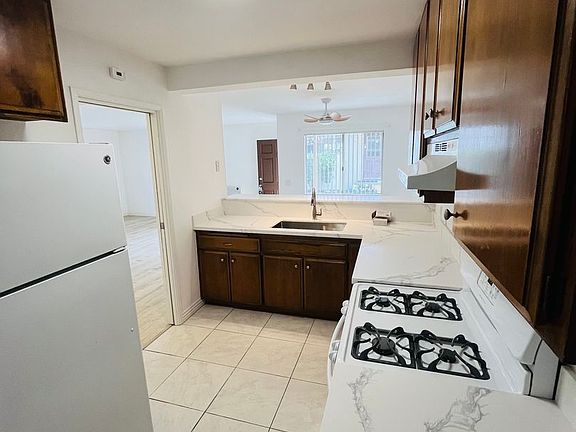 5th image of 3981-3983 Lamont St #Dc984efad