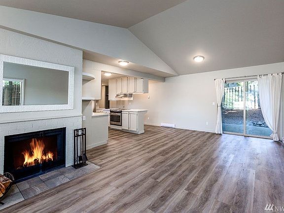 2nd image of 105 Marguerite Pl N