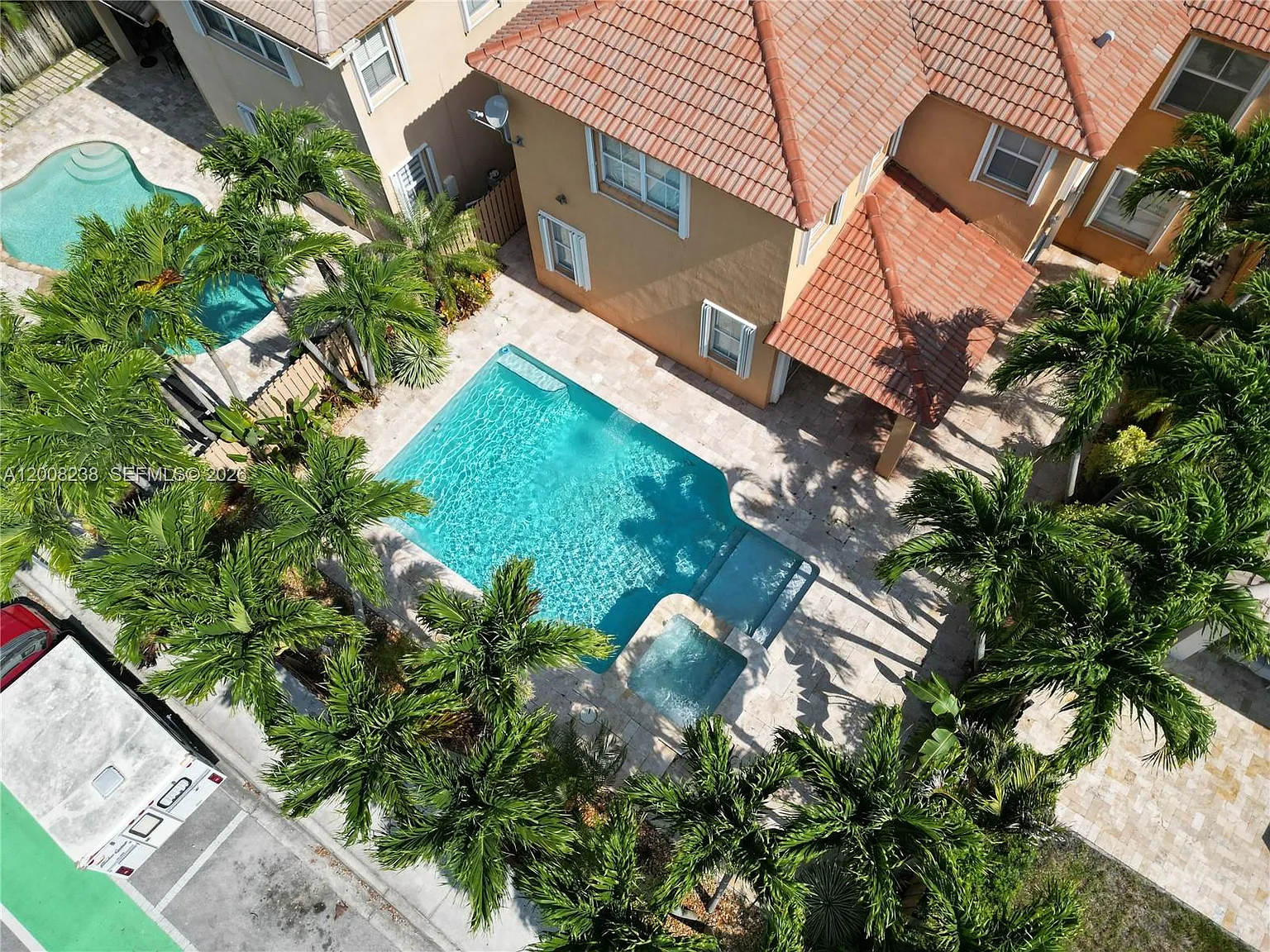 Island At Doral North West — Photo 2