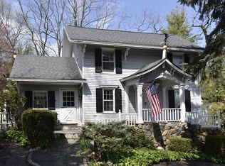 96 Luquer Rd, Port Washington, NY 11050