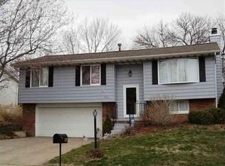 1513 W Queens Court Rd, Peoria, IL 61614