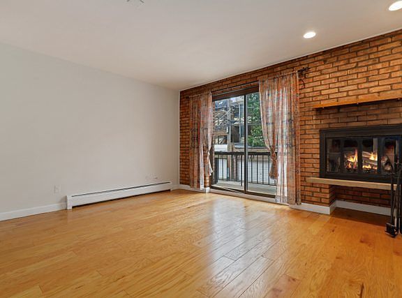 5th image of 832 W Oakdale Ave APT 1I
