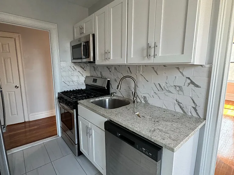 Sevilla Grande - Renovated Units at Journal Square Path — Photo 6