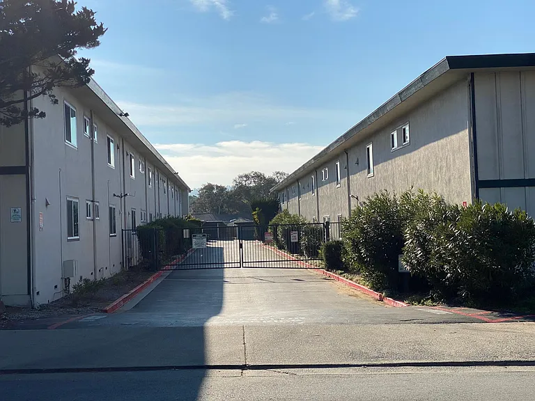 696 Casanova Avenue - Thorndike Apartments — Photo 4
