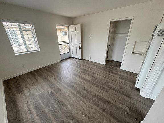 5th image of 5058-68 Santa Monica Ave #5058-1/2