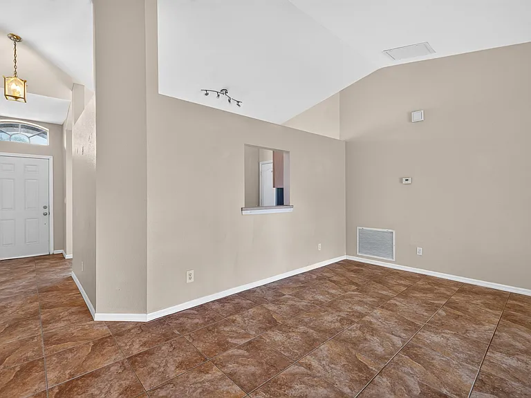 903 SE 5th Ave — Photo 10