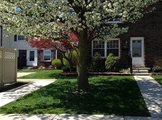 1646 Vernon St, Trenton, MI 48183