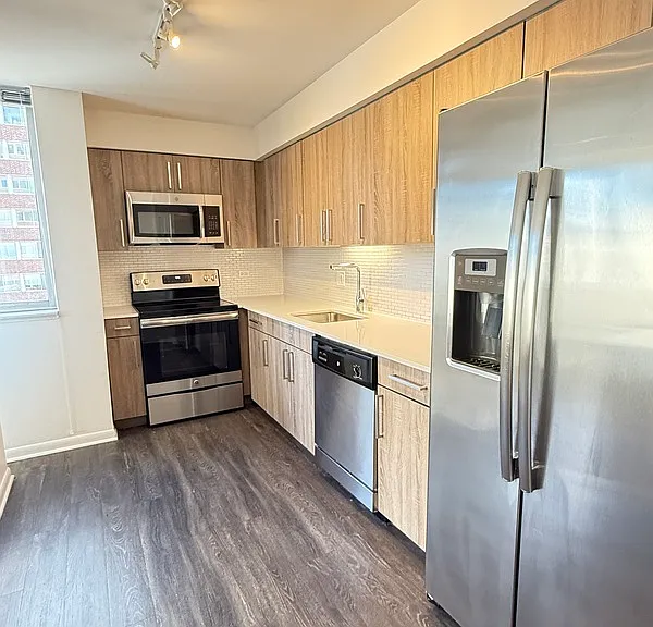 1511 S Laflin St — Photo 8