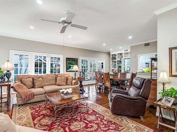 5th image of 4537 Belclaire Ave
