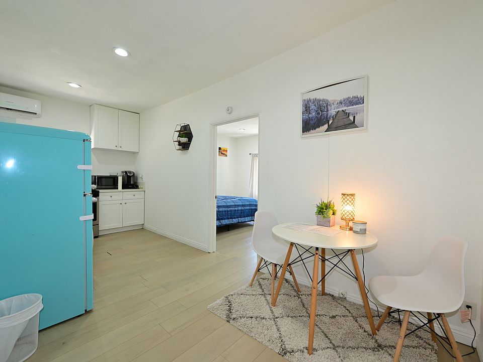 Fully upgraded and fully furnished spacious and bright apartment across from PCC. perfect for caltech and pcc students (we accept co-signer).