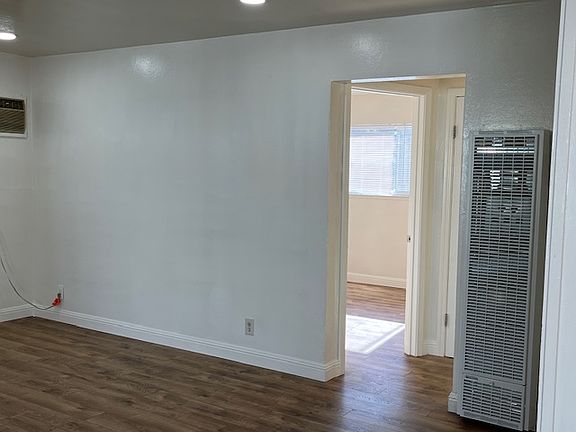 2nd image of 900 Sobrato Dr APT B