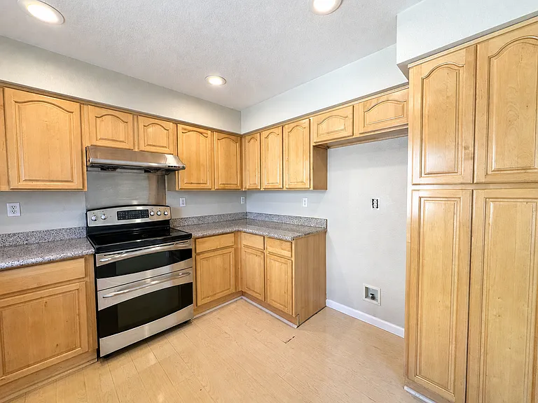 5000 Starling St — Photo 11