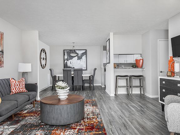 Living Room - The Pointe at Canyon Ridge