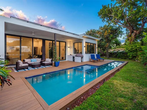 735 NE 111th St, Biscayne Park, FL 33161