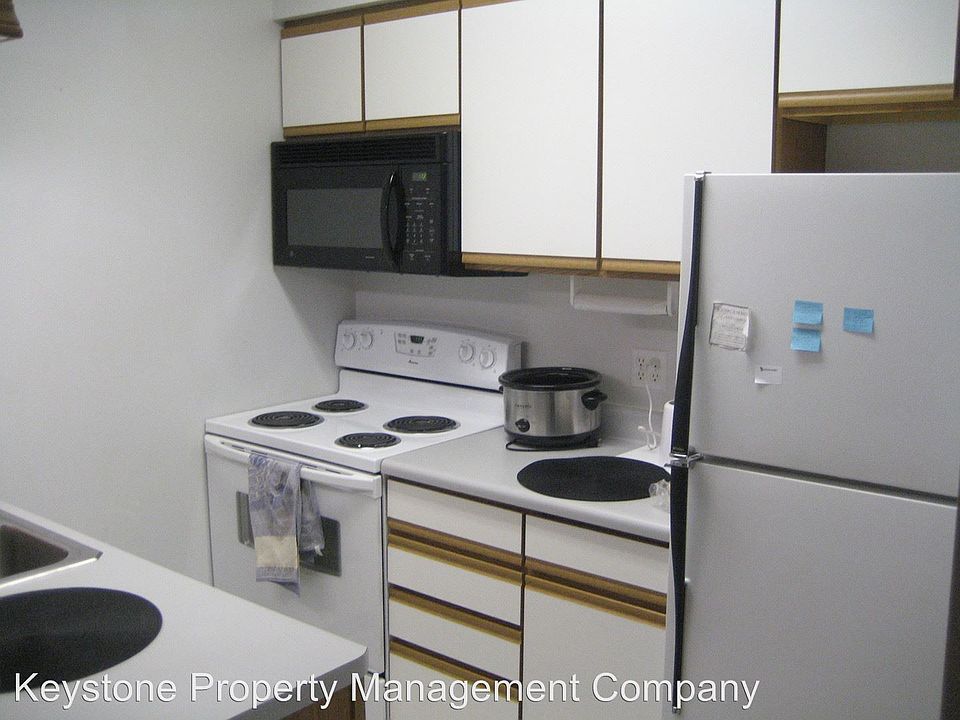 1st image of 528 N Dubuque St APT 12