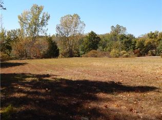 927 Monument Rd, Wathena, KS 66090