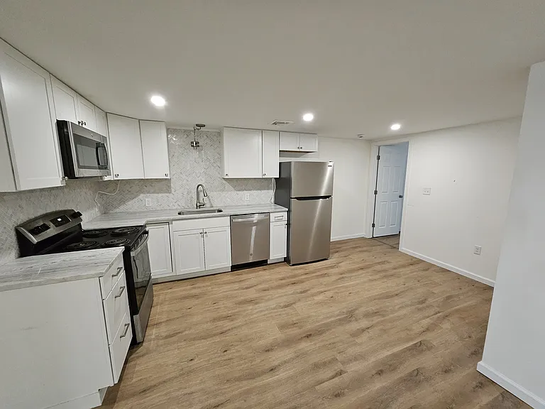 410 Main St #3 — Photo 1