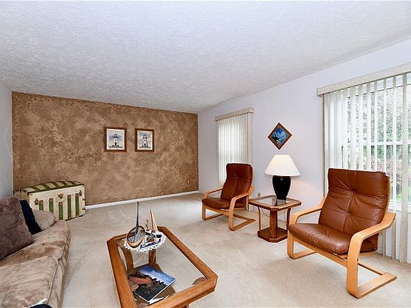 4th image of 18938 Fairfield Blvd
