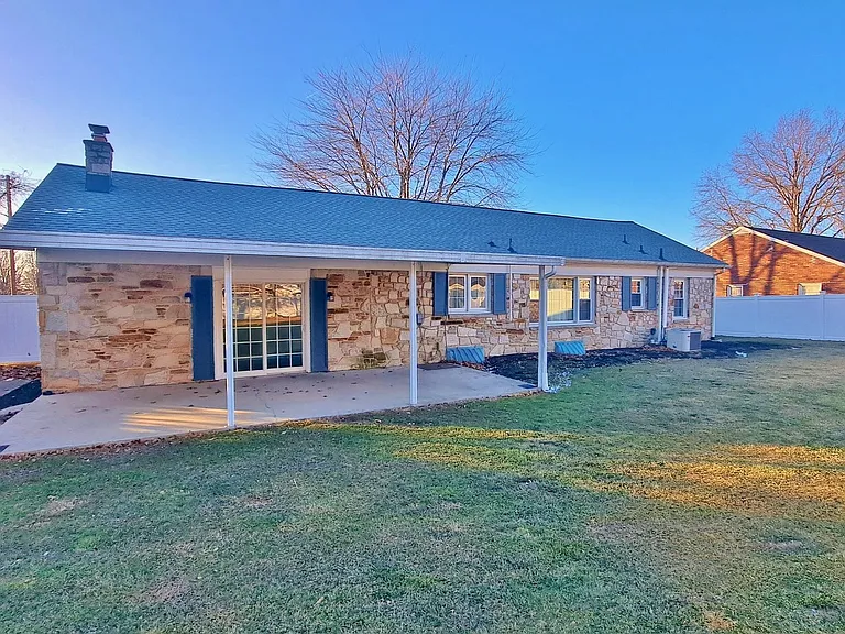 1170 Westminster Ave — Photo 43