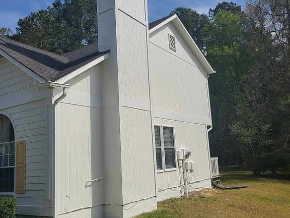 2nd image of 1604 Picadilly Ct NE