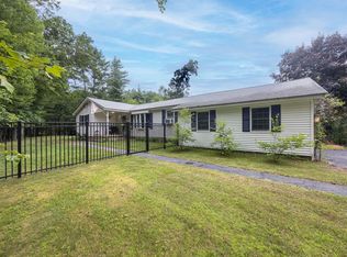 1 Woodhenge Cir, Londonderry, NH 03053