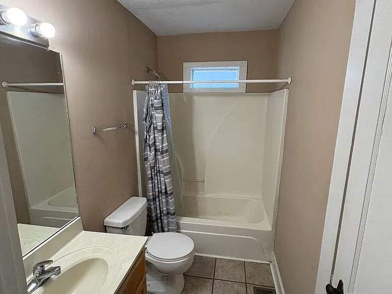 710 Cabell Dr — Photo 23