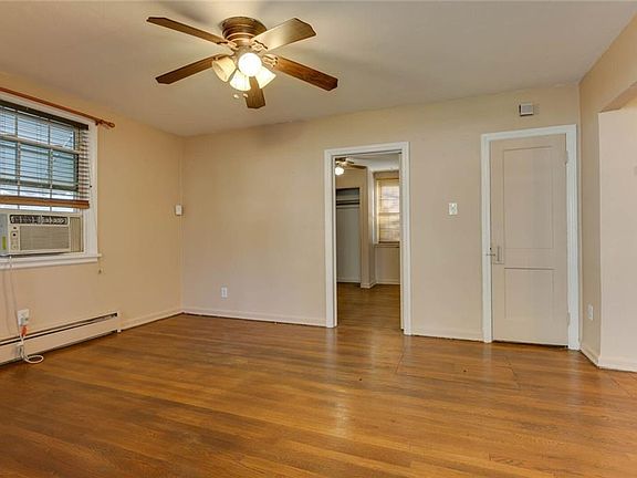 4th image of 3609 Commonwealth Ave