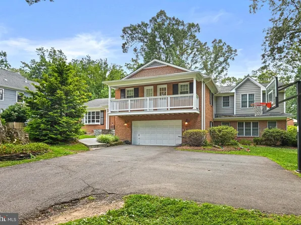 8633 Janet Ln, Vienna, VA 22180