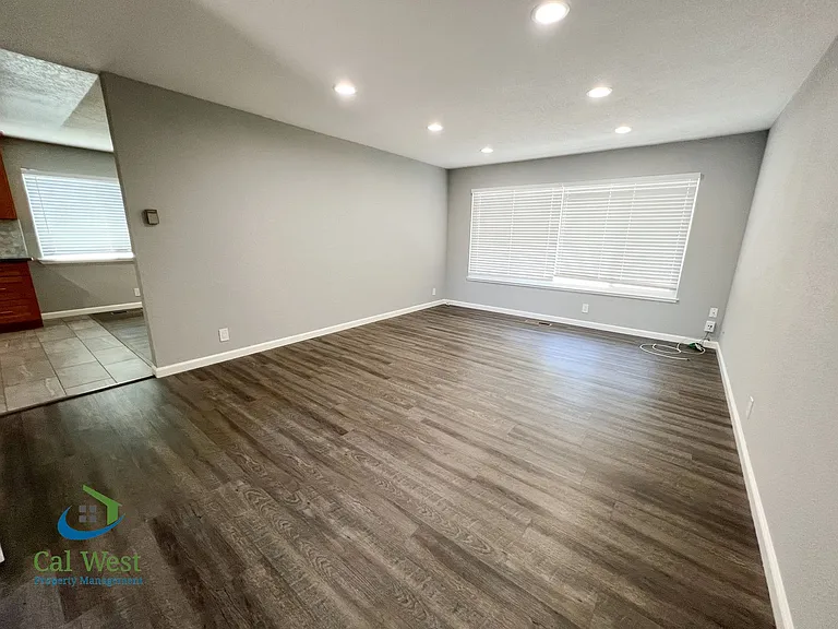 1567 Oriole Ave — Photo 4