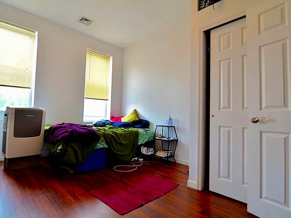 5th image of 264 Irving Ave APT 1R