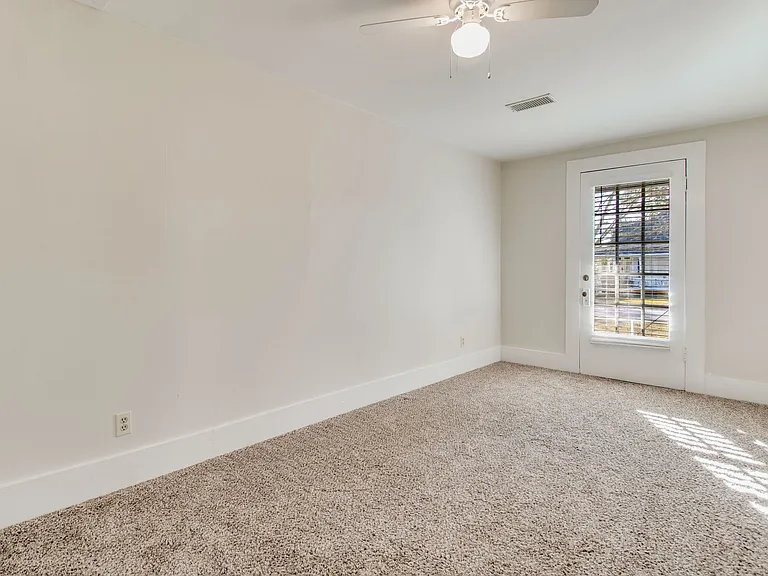 1224 E Strong St — Photo 11