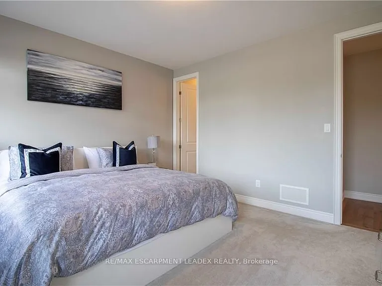 19 Secinaro Ave — Photo 26