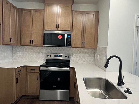 4th image of 1050 Mountain Crown St