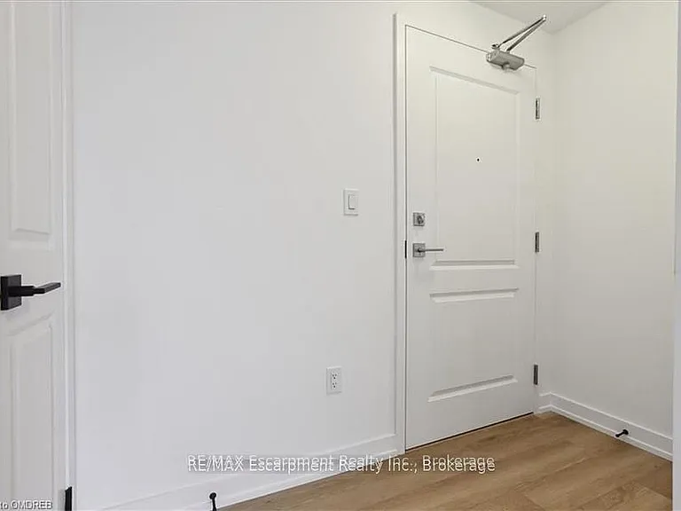 470 Dundas St E #423 — Photo 2
