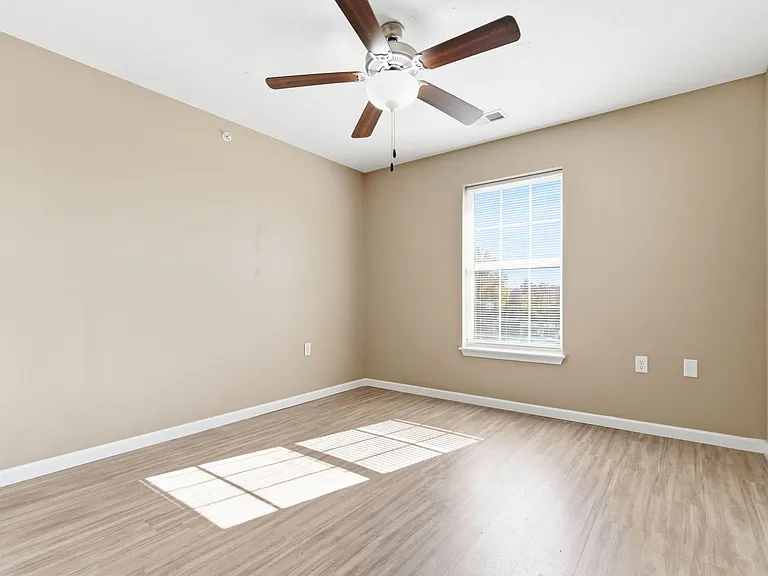 Greenbrier Apartments — Photo 97