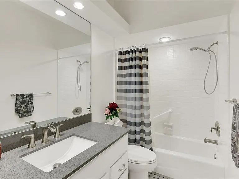 7334 Pine Creek Way — Photo 16