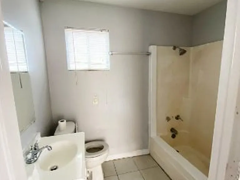 2806 Avenue M 1/2 — Photo 7