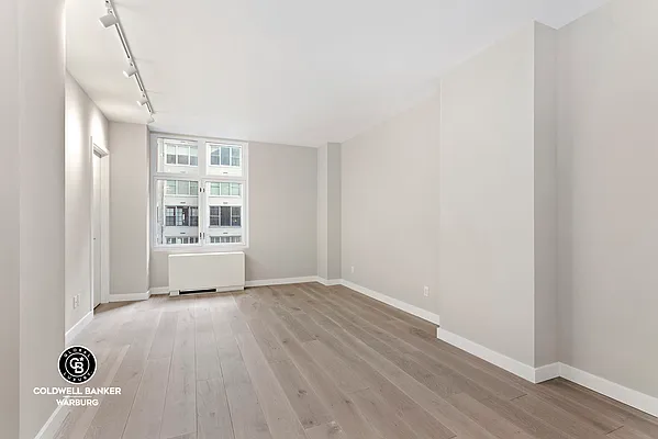 Rented by Coldwell Banker Warburg | media 12