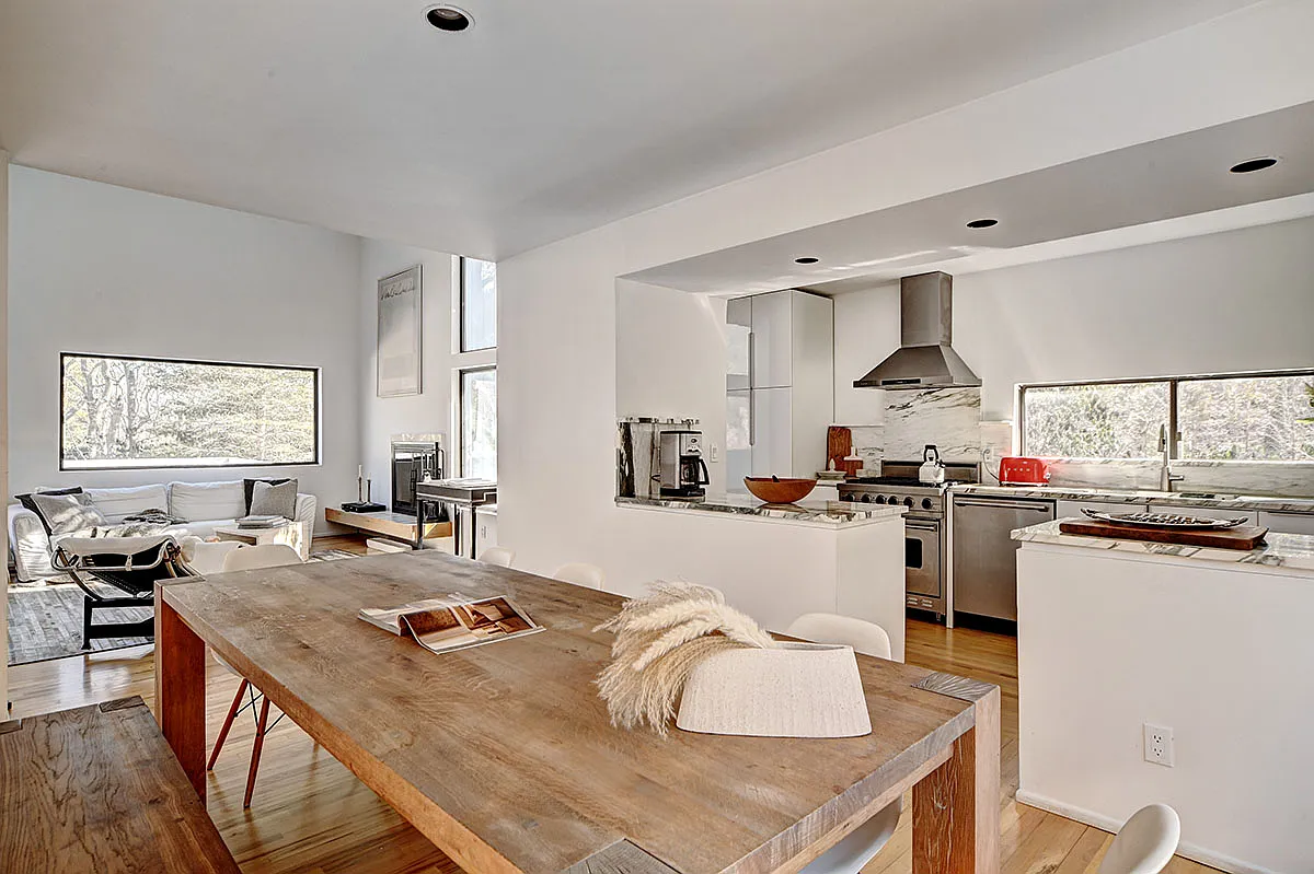 Unique Designer Modern Retreat for Rent — Photo 4