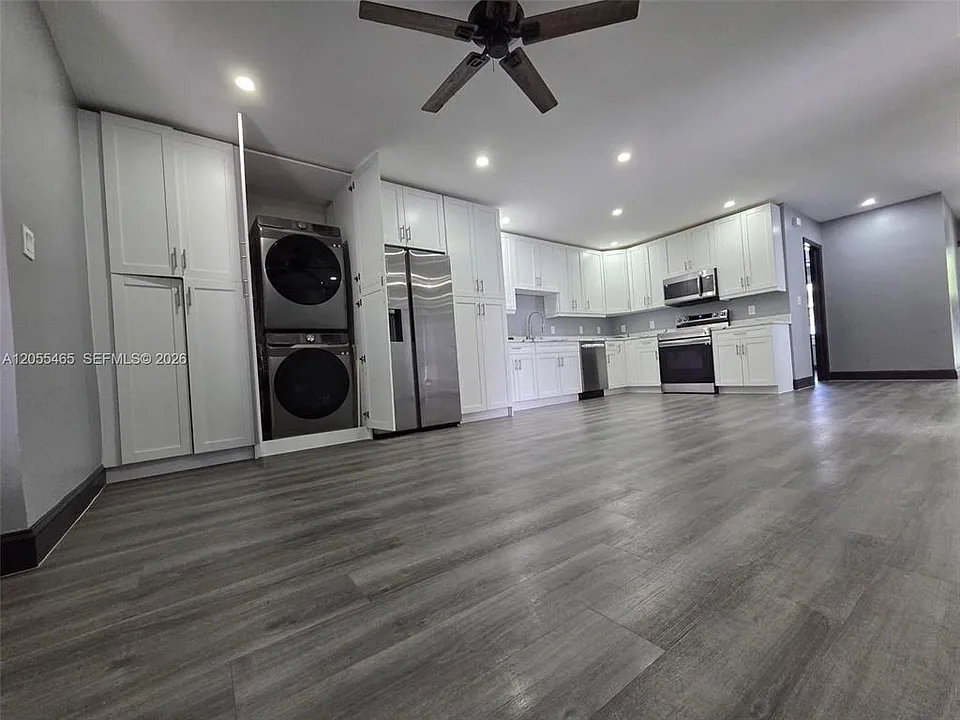 8227 NW 39th St