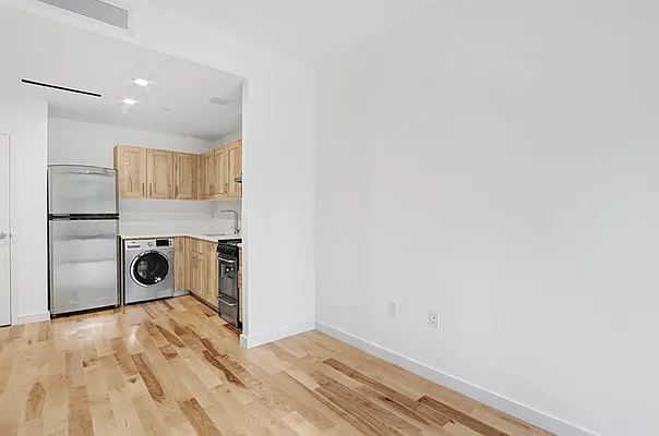 Rented by REZI | media 24