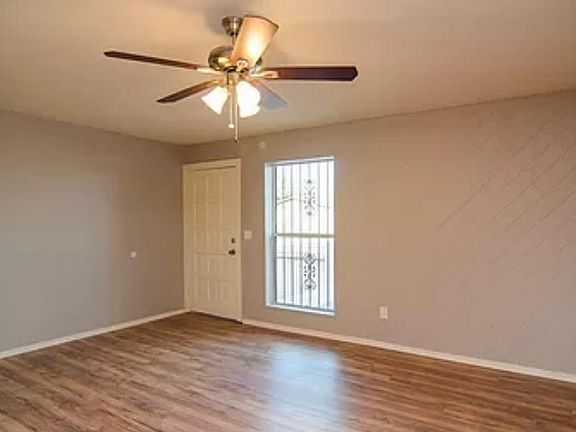 3rd image of 6910 S Maxine Cir