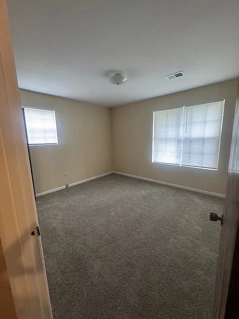 206 Columbia Dr — Photo 2