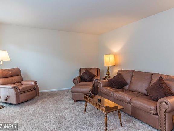 4th image of 5637 Naylor Ct